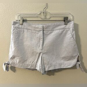 Loft Outlet Women’s Blue & White Striped Seersucker 4 Inch Shorts! Size 2.